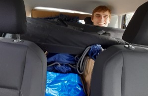 Student vollgepackt im Auto