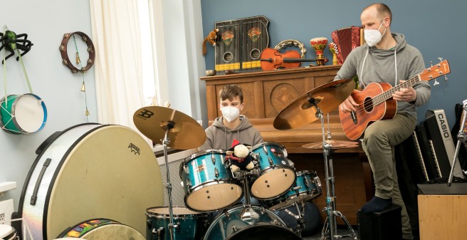 Kinderreperter zu Gast in der Musiktherapie
