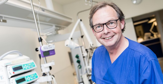 Frank Sieberns leitet seit mehreren Jahren die Pflegeteams in der Intensivmedizin des UKE