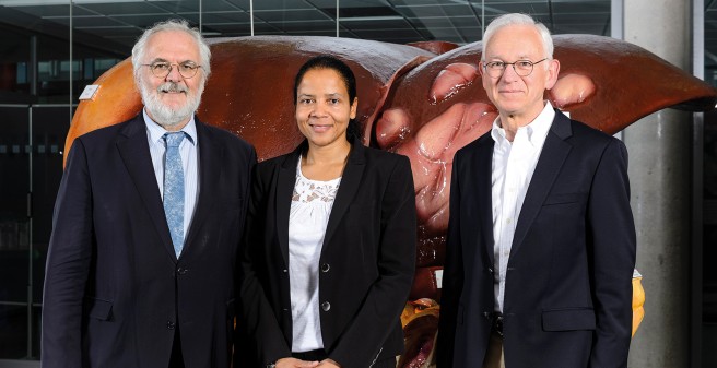Prof. Dr. Burkhard Göke (l.), Dr. Jocelyn de Heer und Prof. Dr. Franz Rinninger 