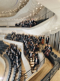 Musikerinnen und Musiker vom NDR Elbphilharmonie Orchester 