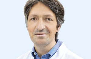 Prof. Dr. Markus Glatzel lächelt in die Kamera, eine Porträtaufnahme