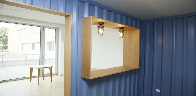 Beispiel eines neuen Spielzimmers mit Bauelementen im Stil des Hamburger Hafens.